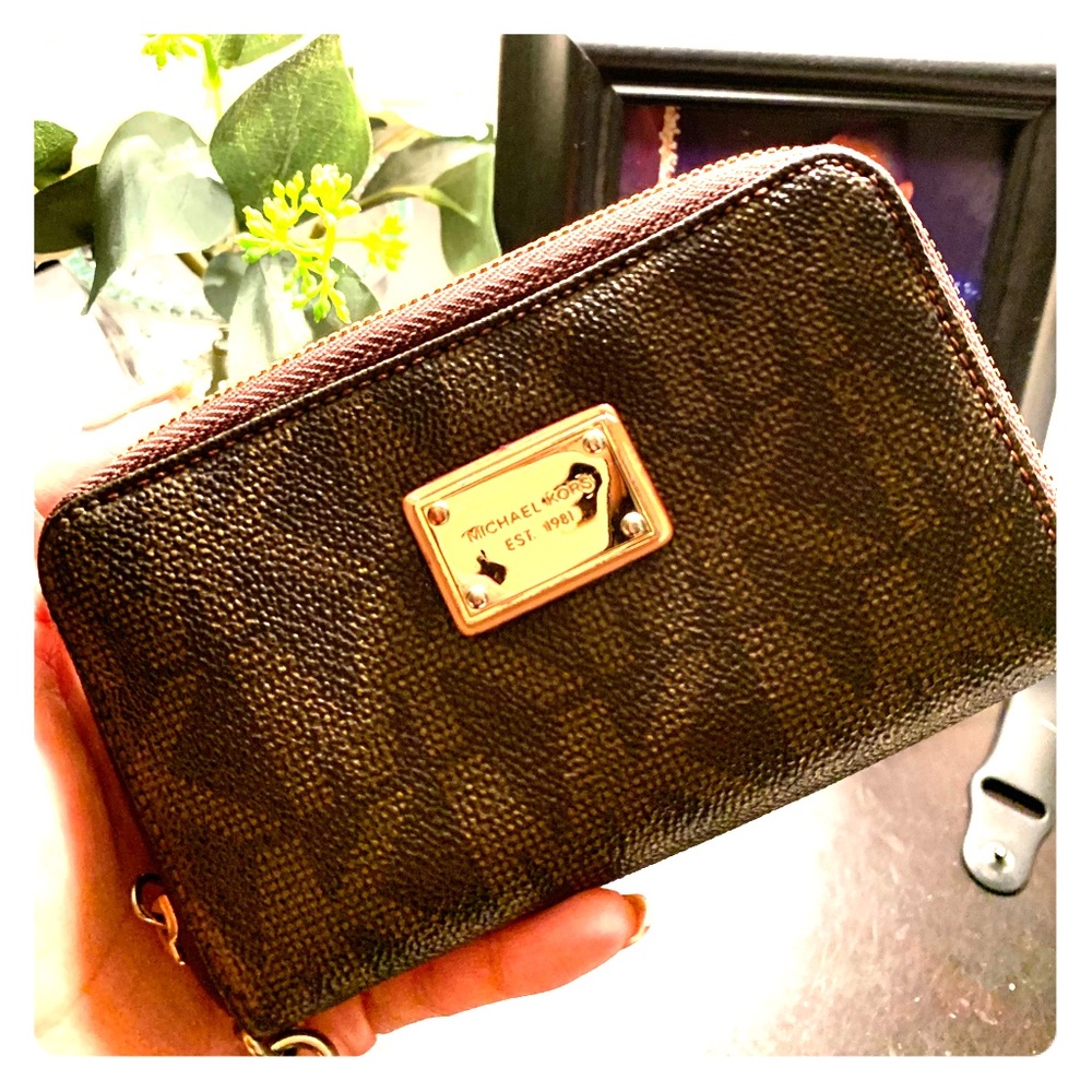 🚫No Longer Available 🚫 Michael Kors Wristlet
